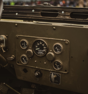WW2 Battlefield avec GI en vert olive Automobile, Dark Brown et Light Taupe Watch