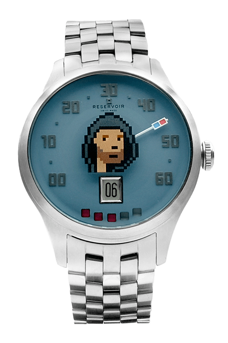 Montre-bracelet contemporaine avec cadran en pixel art, affichage numérique de l'heure et bracelet à maillons en argent.