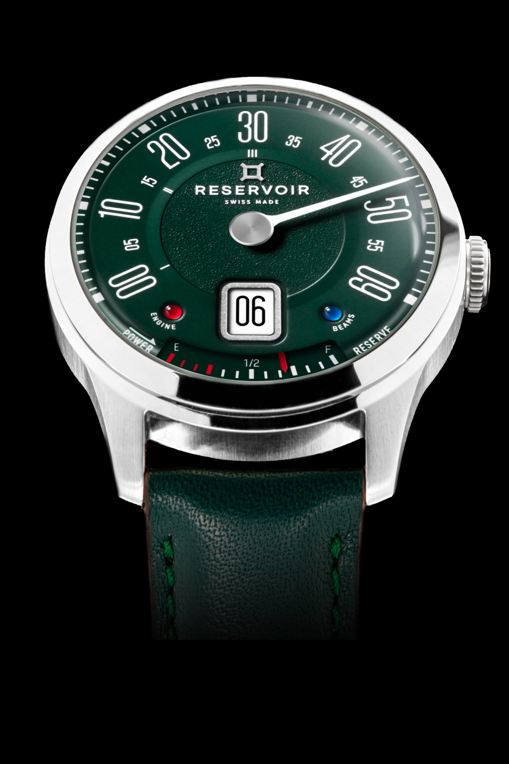 Fabriquée en Suisse, Reservoir watch avec un cadran argenté boîtier, vert, minutes rétrogrades, date et réserve de marche.