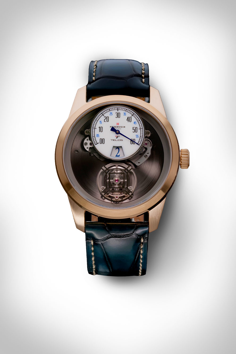 Montre-bracelet de luxe avec or rose boîtier, cuir bleu bracelet, cadran blanc, mécanisme visible.
