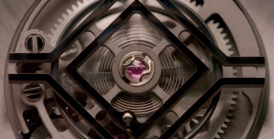 Montre de luxe Swissmade Tourbillon Tiefenmesser en brun foncé, mauve clair et gris-brun clair.
