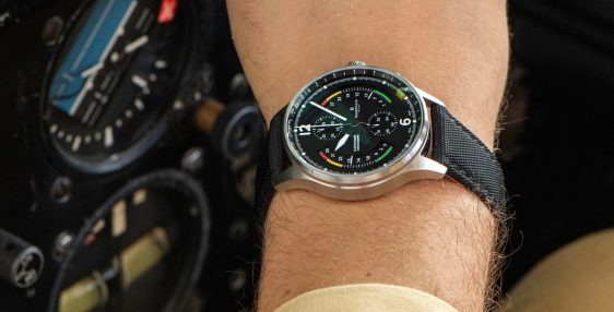 ダークブラウンairfight 、ライトベージュとライトグレーのジェットクロノグラフ。